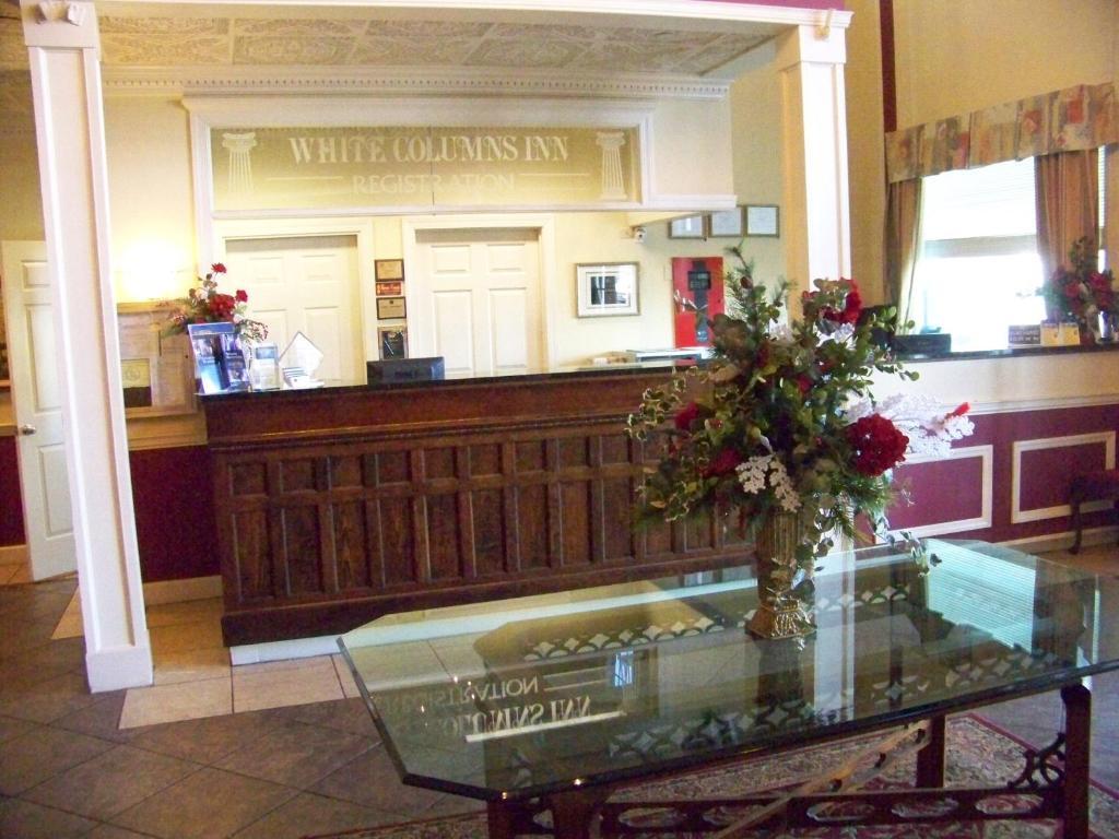 White Columns Inn Thomson Eksteriør bilde